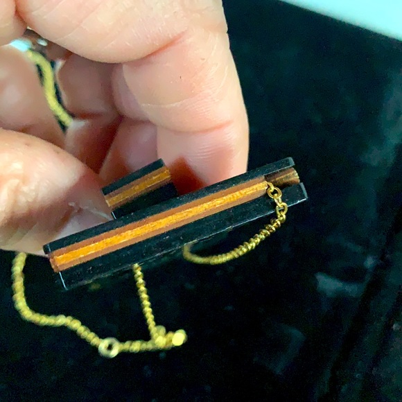 WOOD/carved lucite bow necklace - Picture 5 of 6